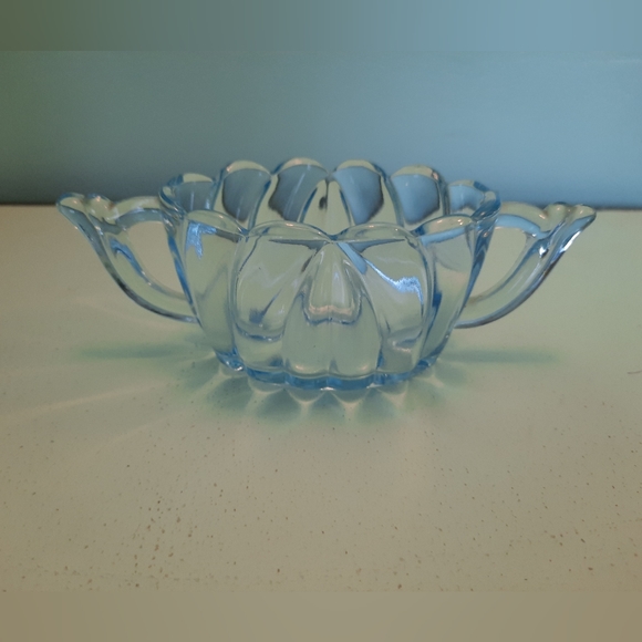 Vintage Light Blue Glass Sugar & Creamer Set w/Under-plate Tray GLOWS - Picture 8 of 14